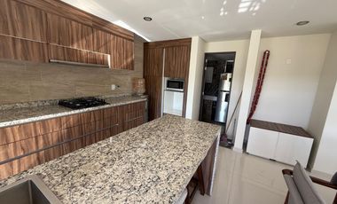 Departamento Amueblado en Renta en Zibatá, Querétaro con terraza y vista al campo de golf