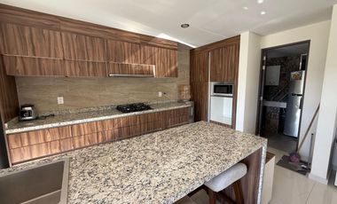 Departamento Amueblado en Renta en Zibatá, Querétaro con terraza y vista al campo de golf