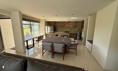 Departamento Amueblado en Renta en Zibatá, Querétaro con terraza y vista al campo de golf