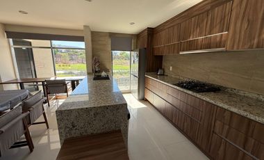 Departamento Amueblado en Renta en Zibatá, Querétaro con terraza y vista al campo de golf