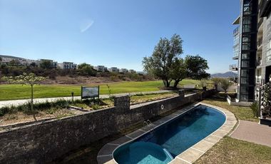 Departamento Amueblado en Renta en Zibatá, Querétaro con terraza y vista al campo de golf