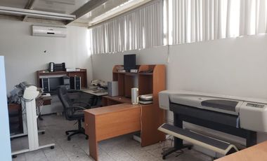 OFICINA EN RENTA AMUEBLADA CON BODEGA Y ESTACIONAMIENTO