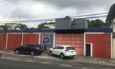VENTA TERRENO 600m2 Bellavista Avda. Barcelona, frente al Parque lineal que da al Estero Salado, cerramiento por los 4 lados y  terreno-cubierto.