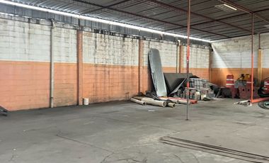 VENTA TERRENO 600m2 Bellavista Avda. Barcelona, frente al Parque lineal que da al Estero Salado, cerramiento por los 4 lados y  terreno-cubierto.