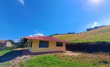 Gran terreno con Casa campestre en Zona Rural de Carmen de Carupa