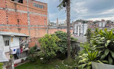 VENTA CASA A DOS CUADRAS DEL PARQUE PRINCIPAL DE VILLAMARIA CON OPCIÓN DE PERMUTA