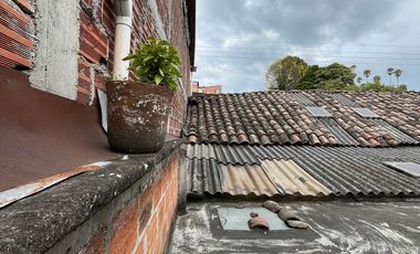 VENTA CASA A DOS CUADRAS DEL PARQUE PRINCIPAL DE VILLAMARIA CON OPCIÓN DE PERMUTA