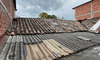 VENTA CASA A DOS CUADRAS DEL PARQUE PRINCIPAL DE VILLAMARIA CON OPCIÓN DE PERMUTA