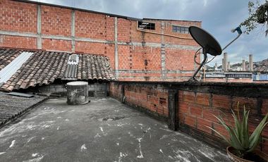 VENTA CASA A DOS CUADRAS DEL PARQUE PRINCIPAL DE VILLAMARIA CON OPCIÓN DE PERMUTA