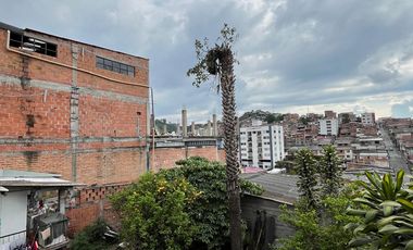 VENTA CASA A DOS CUADRAS DEL PARQUE PRINCIPAL DE VILLAMARIA CON OPCIÓN DE PERMUTA