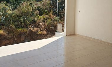 🏡 🏡 ¡ CASA EN PRE-VENTA  COL. EXQUITLAN, TULANCINGO HGO, esta hermosa propiedad de 3 recámaras está lista para convertirse en tu nueva casa. 🏡 🏡