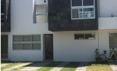 Hermosa casa en condominio con vigilancia, excelente ubicación