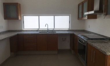 Hermosa casa en condominio con vigilancia, excelente ubicación