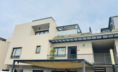 🏡 LOFT EN VENTA con diseño moderno y acceso a una casa club que redefine el lujo y la comodidad.