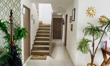 🏡 LOFT EN VENTA con diseño moderno y acceso a una casa club que redefine el lujo y la comodidad.