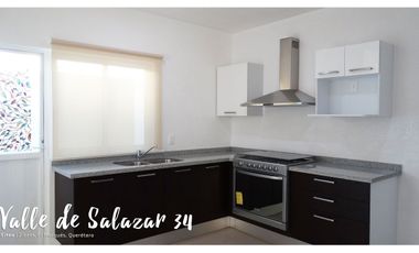 Casa con puerta de seguridad, persianas