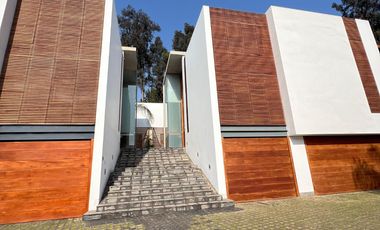 Venta de Linda casa enla Planicie a dos cuadras del colegio Villa Maria