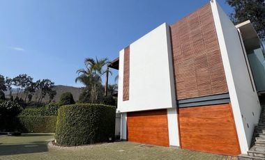 Venta de Linda casa enla Planicie a dos cuadras del colegio Villa Maria