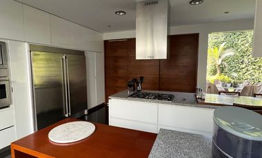 Venta de Linda casa enla Planicie a dos cuadras del colegio Villa Maria