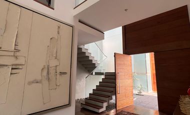 Venta de Linda casa enla Planicie a dos cuadras del colegio Villa Maria