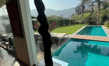 Venta de Linda casa enla Planicie a dos cuadras del colegio Villa Maria
