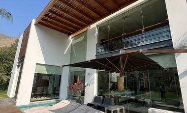 Venta de Linda casa enla Planicie a dos cuadras del colegio Villa Maria