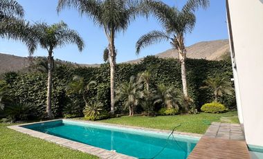 Venta de Linda casa enla Planicie a dos cuadras del colegio Villa Maria