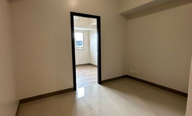 175k DP move in, 1 Bedroom for sale in Fort Bonifacio, Taguig City, Park McKinley West, beside BGC