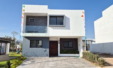 Casa Nueva en Venta - Coto Guelatao