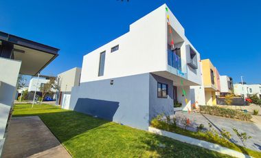 Casa Nueva en Venta - Coto Guelatao
