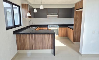 Casa Nueva en Venta - Coto Guelatao