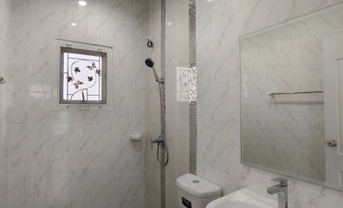ขายต่ำกว่าโครงการ  บ้านแฝด หมู่บ้านแลนด์ซิโอ คริป รัตนาธิเบศร์-เวสต์เกต (แก้วอินทร์) ต.บางแม่นาง อ.บางใหญ่ จ.นนทบุรี   บ้านแฝด หลังมุม โซนหน้าโครงการ