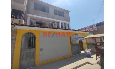 Venta De Casa De 3 Pisos En Urb. Piura // ID: 1125205