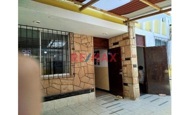 Venta De Casa De 3 Pisos En Urb. Piura // ID: 1125205