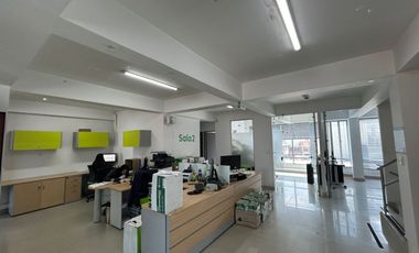 GRAN EDIFICIO COMERCIAL PARA GALERIAS en BOGOTÁ.