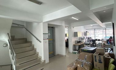 GRAN EDIFICIO COMERCIAL PARA GALERIAS en BOGOTÁ.