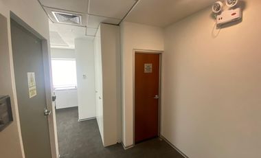 OFICINA EN VENTA EN MIRAFLORES VISTA EXTERNA CON AREAS COMUNES
