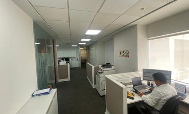 OFICINA EN VENTA EN MIRAFLORES VISTA EXTERNA CON AREAS COMUNES