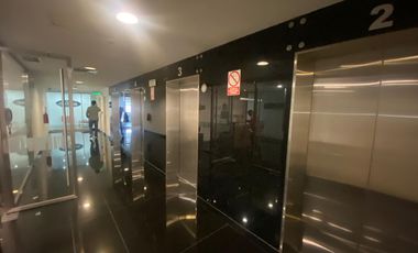OFICINA EN VENTA EN MIRAFLORES VISTA EXTERNA CON AREAS COMUNES