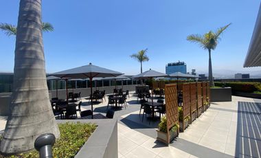 OFICINA EN VENTA EN MIRAFLORES VISTA EXTERNA CON AREAS COMUNES