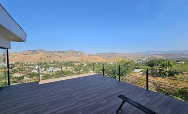 LAS CAÑADAS CASA EN VENTA SEMINUEVA CON ESPECTACULAR VISTA