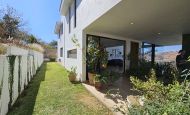 LAS CAÑADAS CASA EN VENTA SEMINUEVA CON ESPECTACULAR VISTA