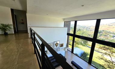 LAS CAÑADAS CASA EN VENTA SEMINUEVA CON ESPECTACULAR VISTA