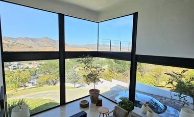 LAS CAÑADAS CASA EN VENTA SEMINUEVA CON ESPECTACULAR VISTA