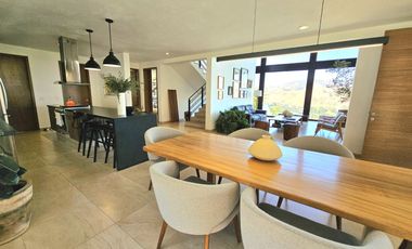 LAS CAÑADAS CASA EN VENTA SEMINUEVA CON ESPECTACULAR VISTA