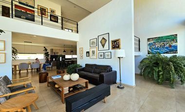 LAS CAÑADAS CASA EN VENTA SEMINUEVA CON ESPECTACULAR VISTA