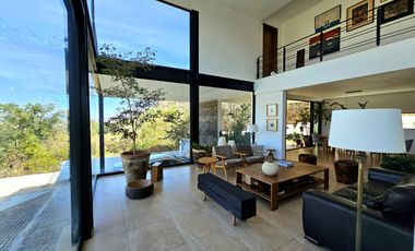 LAS CAÑADAS CASA EN VENTA SEMINUEVA CON ESPECTACULAR VISTA