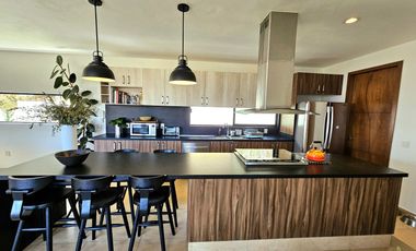 LAS CAÑADAS CASA EN VENTA SEMINUEVA CON ESPECTACULAR VISTA
