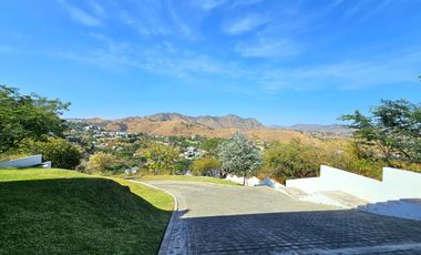 LAS CAÑADAS CASA EN VENTA SEMINUEVA CON ESPECTACULAR VISTA