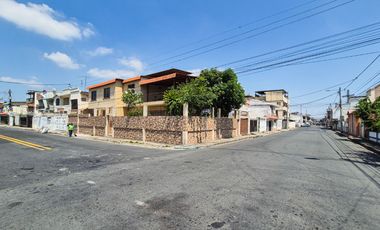 CASA ESQUINERA BARRIO DEL SEGURO